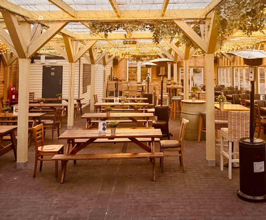 Hugo’s Bar &amp; Pavilion